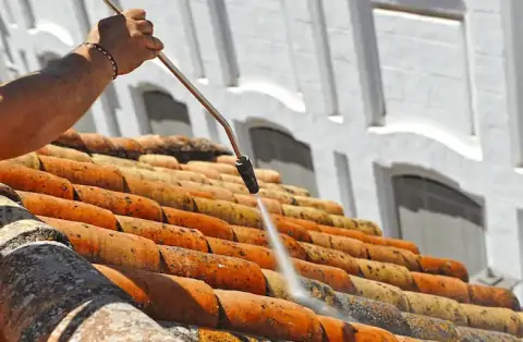 Nettoyage de toitures - Montgesoye